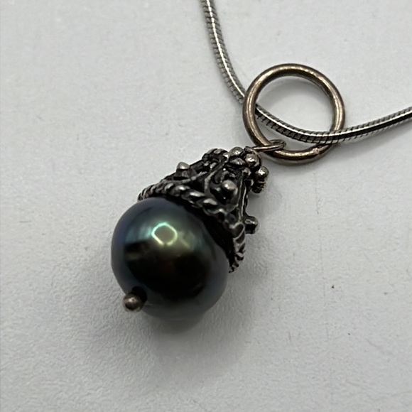 THREE ETRUSCAN LOOK PEARL AND STERLING PENDANTS ON 18” STERLING SNAKE CHAIN - Picture 5 of 8